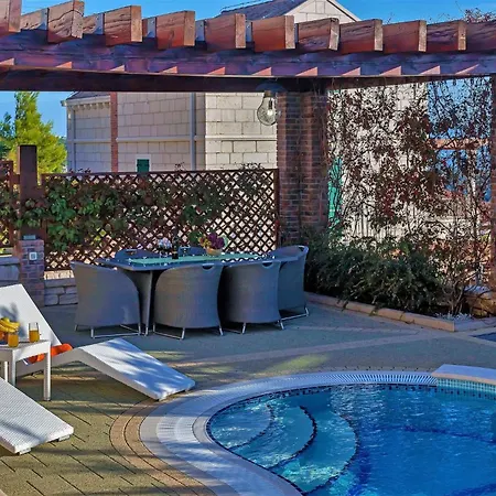 Vila Ferienhaeuser In *