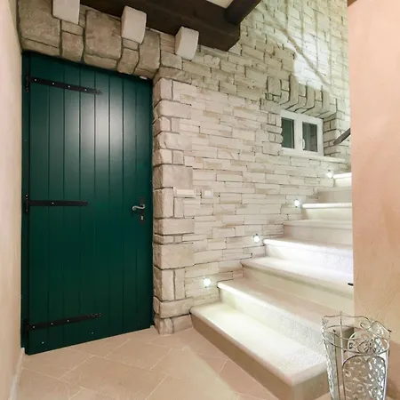 Ferienhaeuser In Vila Makarská