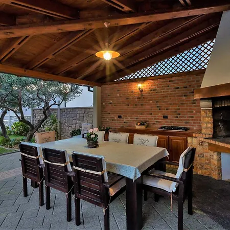 Ferienhaeuser In Vila Makarská