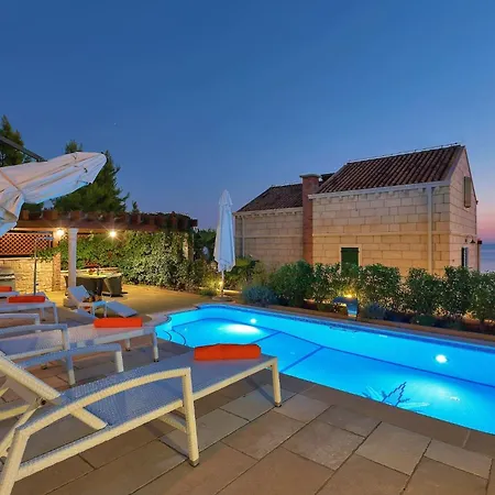 Vila Ferienhaeuser In Makarská